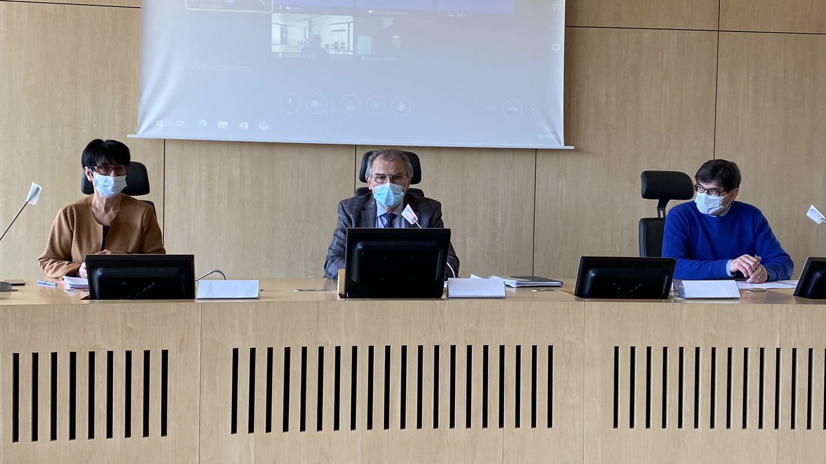 departement86's tweet photo. Présentation des 5 zones d’aménagements de la RD148 (axe structurant entre #Limoges &amp; #Niort) aux maires des communes sur le tracé.
▶️ Assurer la #sécurité des usagers 
▶️ #Fluidifier les trafics
▶️ Réduire les temps de parcours (créneaux de dépassement) https://t.co/P5GVV6ByUV