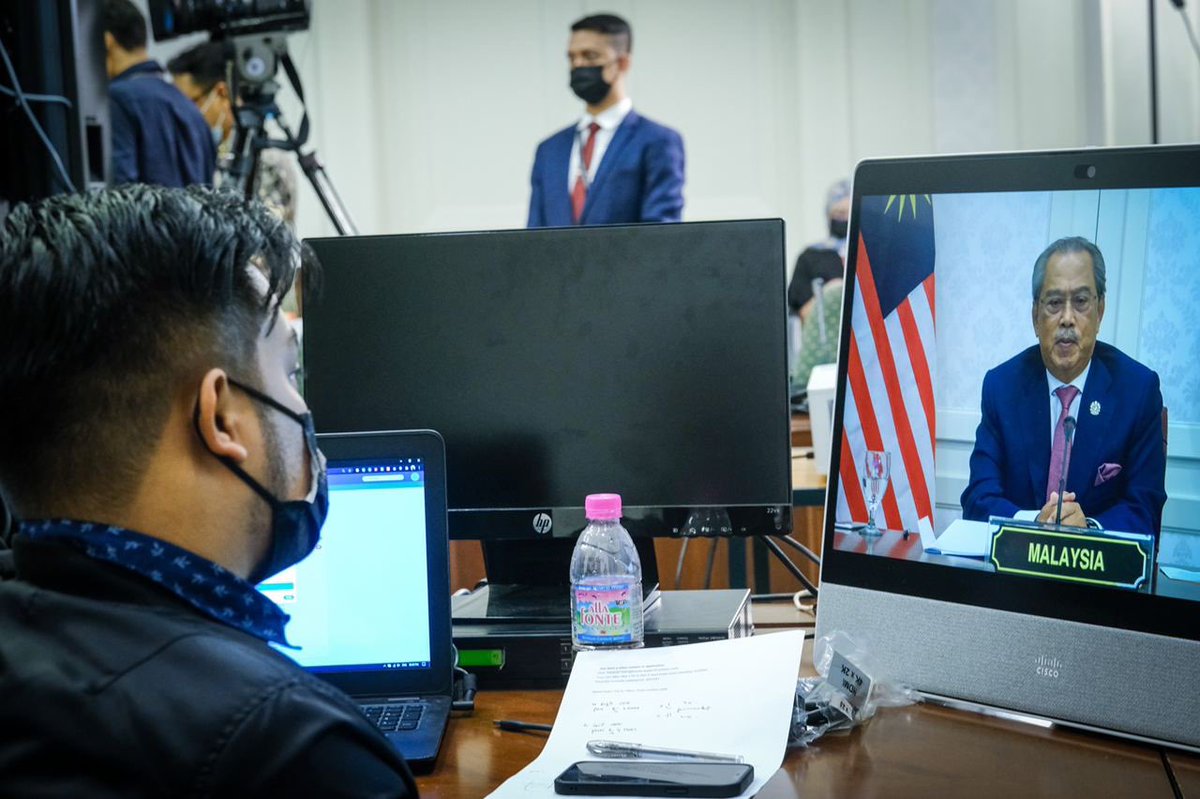 HishammuddinH2O's tweet photo. PM along with the Leaders adopted 2 outcome documents - the #DhakaDeclaration, which reaffirms our commitment towards #D8 objectives and cooperation; and the @D8org Decennial Roadmap for 2020-2030, which will guide our work towards the #D8 achievements for the next 10 years. https://t.co/5npHtZRK60