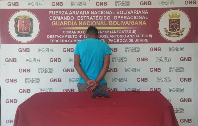 En Boca de Uchire, la @GNB_AnzoatD522  detuvo a sujeto tras incautarle un facsímil gracias a labores de patrullaje #FANB #GNB #PrevenciónEnFamilia #PuebloYFANBPorLaPatria