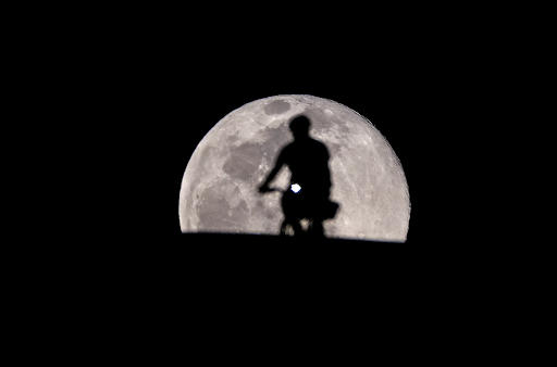 In California, Ringo H.W. Chiu, chief editorial photographer for the Los Angeles Business Journal, documented the last full moon of winter with a captivating monochromatic image of a cyclist in Los Angeles silhouetted against the backdrop of the celestial splendor. #SundayStill