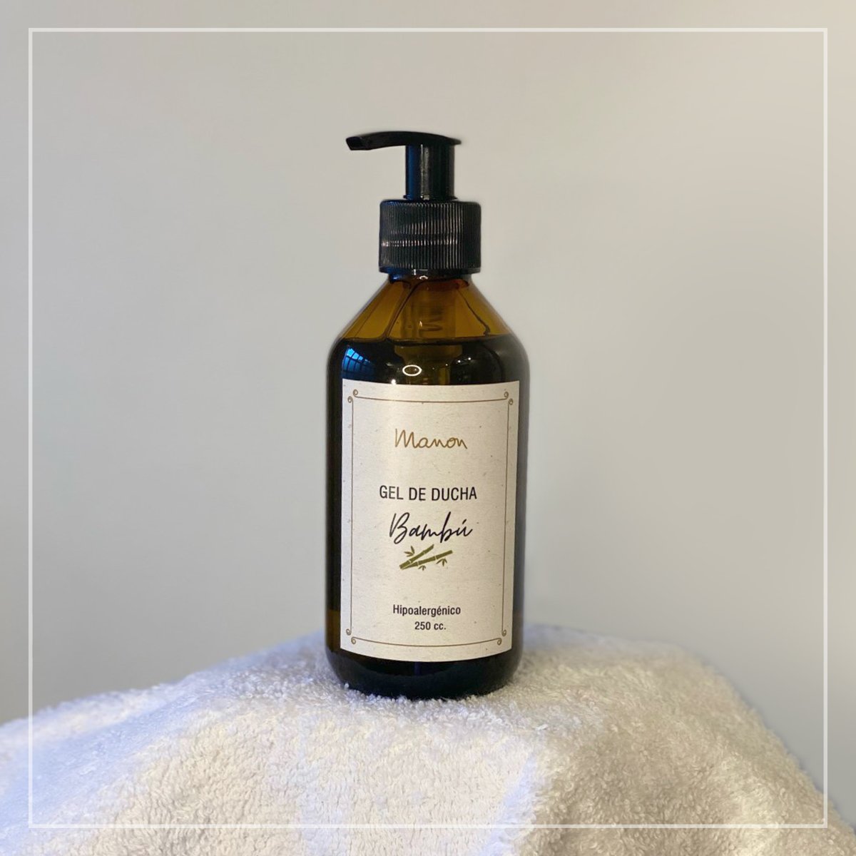 esteticamanon's tweet photo. Disfrutá de un baño relajante con este #GelDeDucha suave, de espuma concentrada, con exquisito aroma a bambú.🛀
Y luego hidratá la piel con esta #CremaCorporal que envuelve en suavidad y fragancia tu cuerpo y te deja la piel suave, hidratada y tersa.💦🤍
https://t.co/TZMnFJzdSz https://t.co/yonduoOGEA