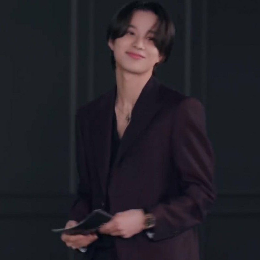 jungwo9s's tweet image. his cheeky smile i feel faint