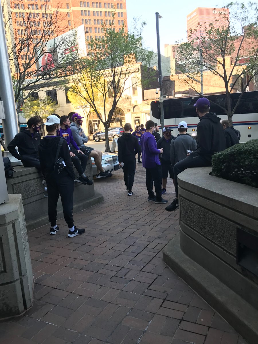 Was told @MavHockey has been cleared to play @SCSUHUSKIES_MH after another day of negative tests. The Mavericks just got on the bus to PPG Paints Arena for their morning skate, photo courtesy of <a href="/msumavericks/">msumavericks</a>.