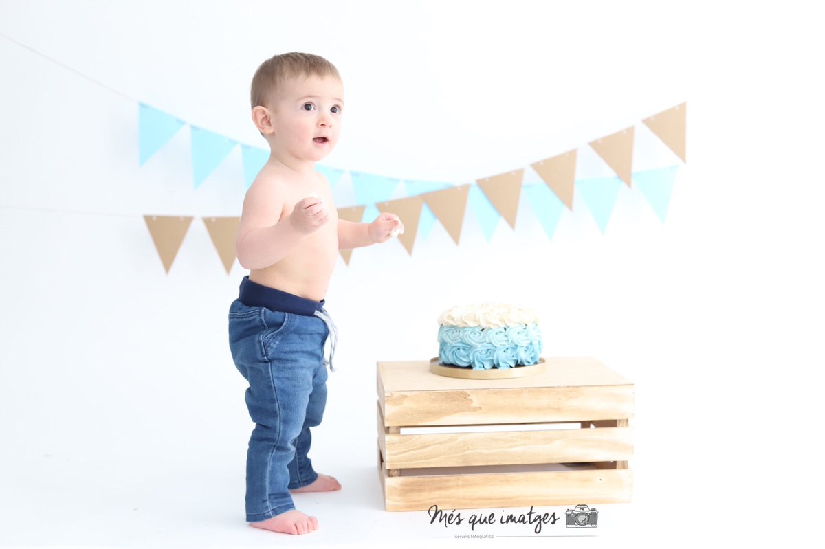 El primer any es un moment molt especial, amb una sessió #smashcake tindreu un bonic record d’aquest moment. 

#Mésqueimatges #Girona #botiguesdegirona #comerçgirona #igersgirona #fotografgirona