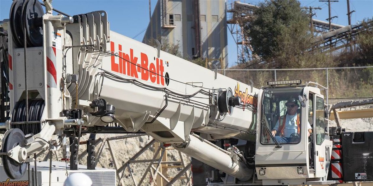 We eye spy a 2 crane lift 🏗️➕🏗️

Anglemyer Crane Rental utilized a truck crane and all-terrain crane to lift a refurbished water bridge. buff.ly/39SIx7v

#uscranes #usconstruction #cranes #craneequipment #truckcrane #terraincrane