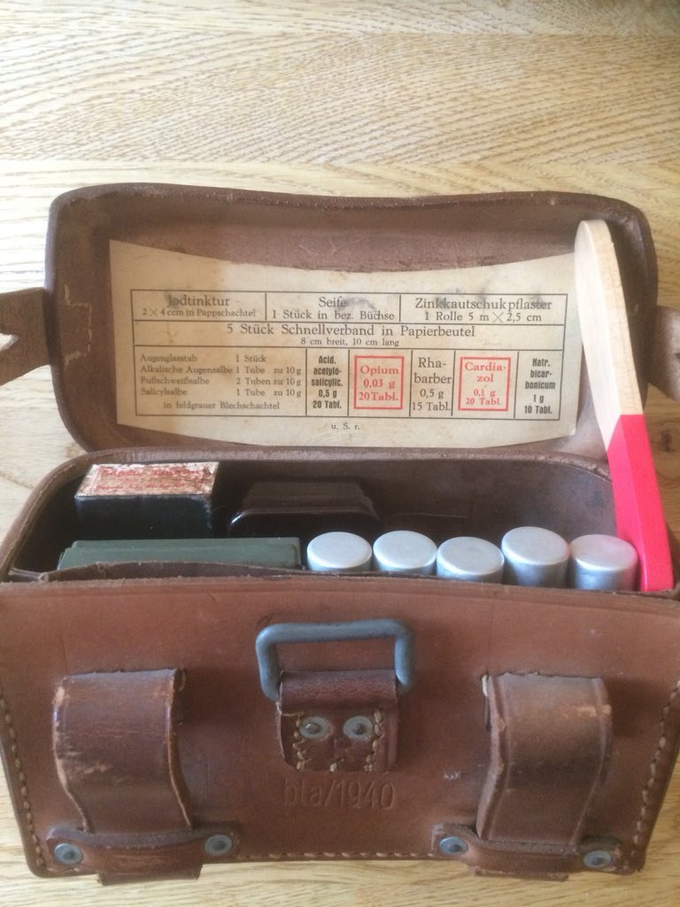 Interior lid labels detailed the items & their packing order. As items were used or added, labels would often be annotated in pencil by their user to update their inventory. Pics are Sani pouches L/R & Krankenträger pouches R/L. 3)