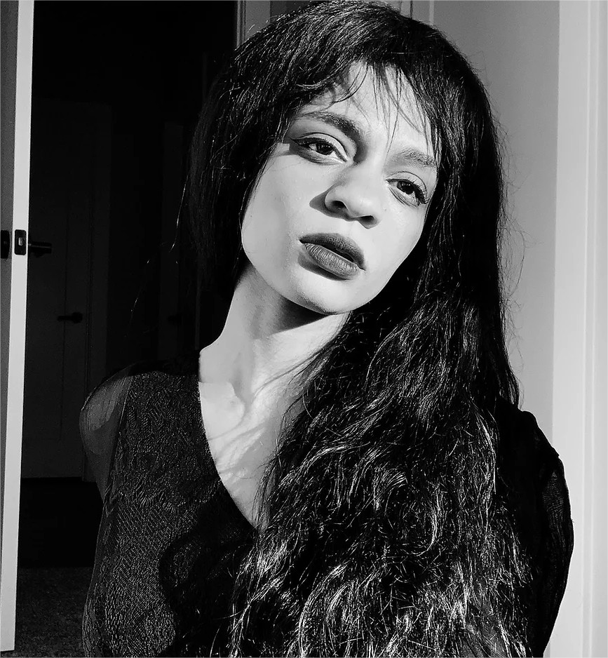 DarkSideBooks's tweet photo. #Darkblog | Histórias fantasmagóricas alimentaram sua imaginação por anos. 👻 Conheça Alexis Henderson, autora de The Year of the Witching (título ainda em tradução), próximo lançamento da coleção Magicae: https://t.co/iqqAsotKNO https://t.co/55df8HNHlI