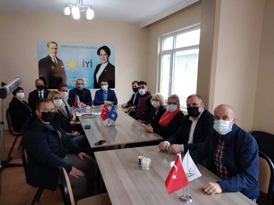 senolgursan39's tweet photo. Gelecek Partisi Kırklareli Teşkilatı ile birlikte Kırklareli İyi Parti İl Teşkilatını ziyaret ettik.Türkiye ve Kırklareli gündemi üzerine değerlendirmelerde bulunduk.@GelecekPartiTR  @Ahmet_Davutoglu https://t.co/nFTYQShw1J