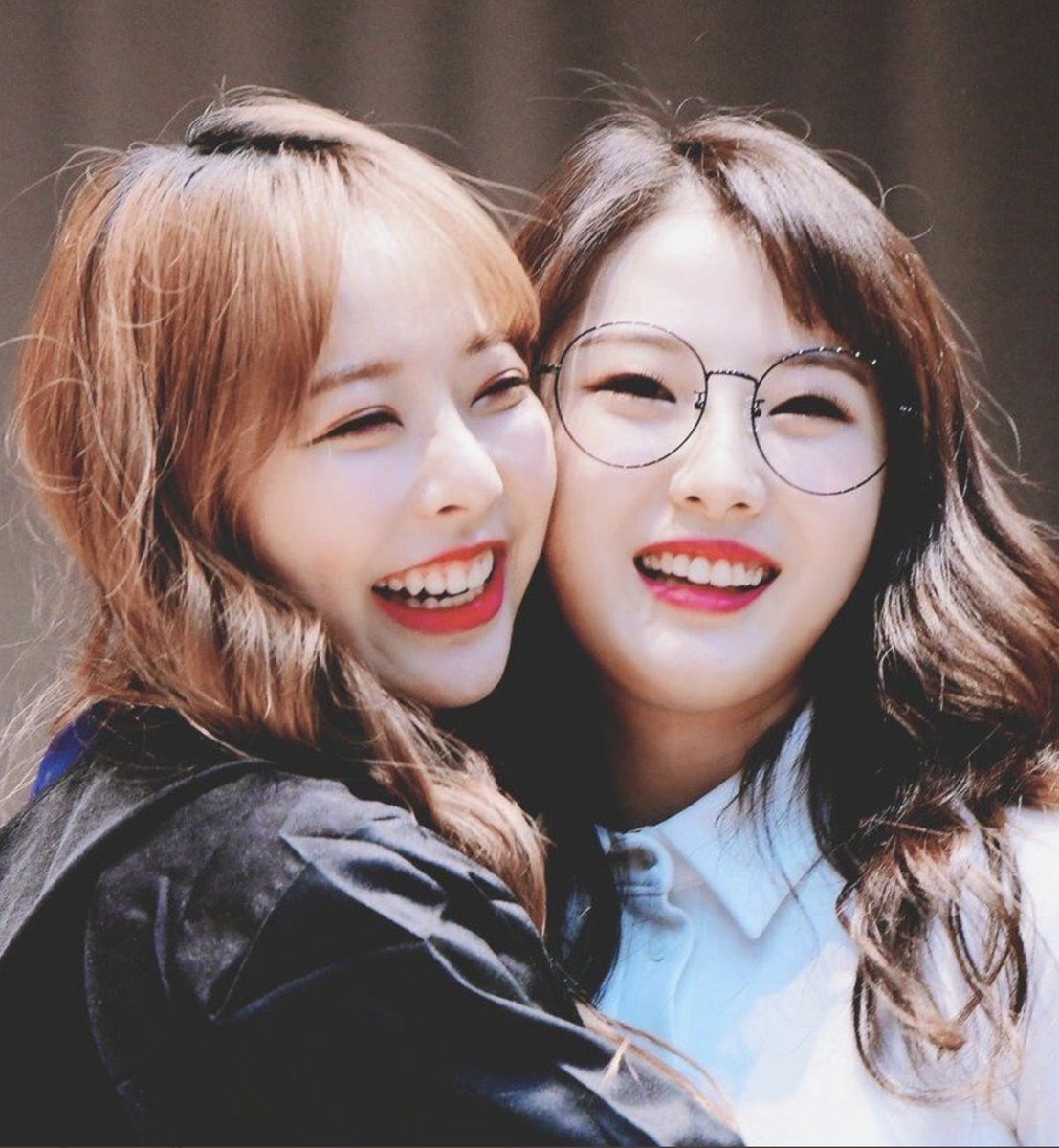 real_yibu's tweet image. for @VivifromTheCape !! i hope this brightens your day!&amp;lt;3
#LOONA #loonafanart #HaSeul #ViVi