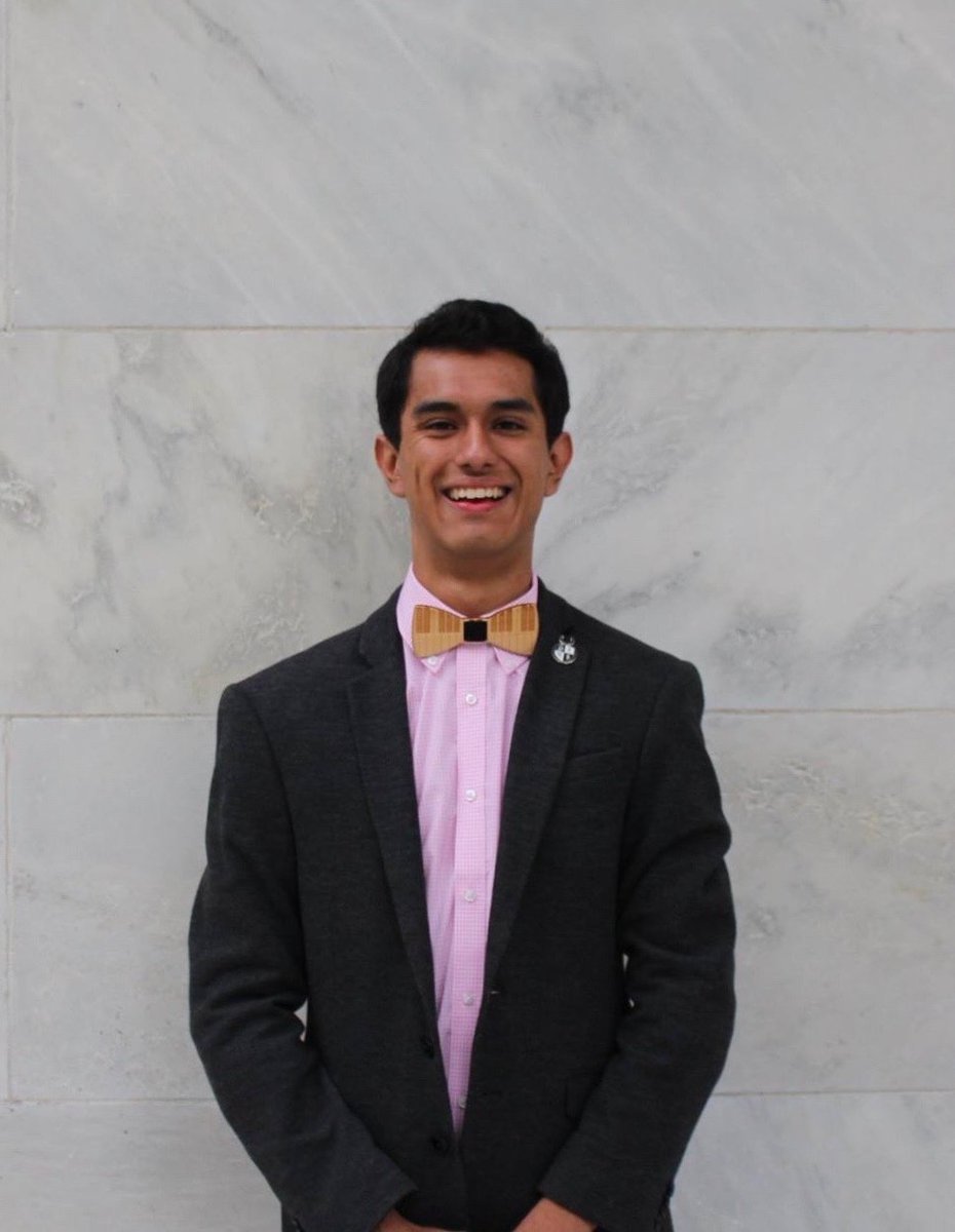 ProjectShort's tweet photo. Meet the #ProjectSHORT Team!
@erickjmasias (he/him/his) is a first-year MD student at @NUFeinbergMed. He grew up on the Northside of Chicago before moving to Vermont to attend @Middlebury, where he majored in Neuroscience and minored in music. (1/2) https://t.co/HAAzzKvvu6