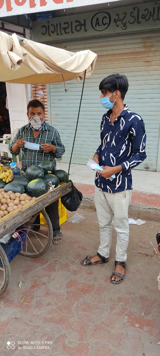 A drive to create awareness among people on wearing masks in public places in kutiyana <a href="/collectorpor/">Collector Porbandar</a> <a href="/PorbandarRac/">RAC Porbandar</a> @ddoporbandar <a href="/SP_Porbandar/">SP Porbandar</a>