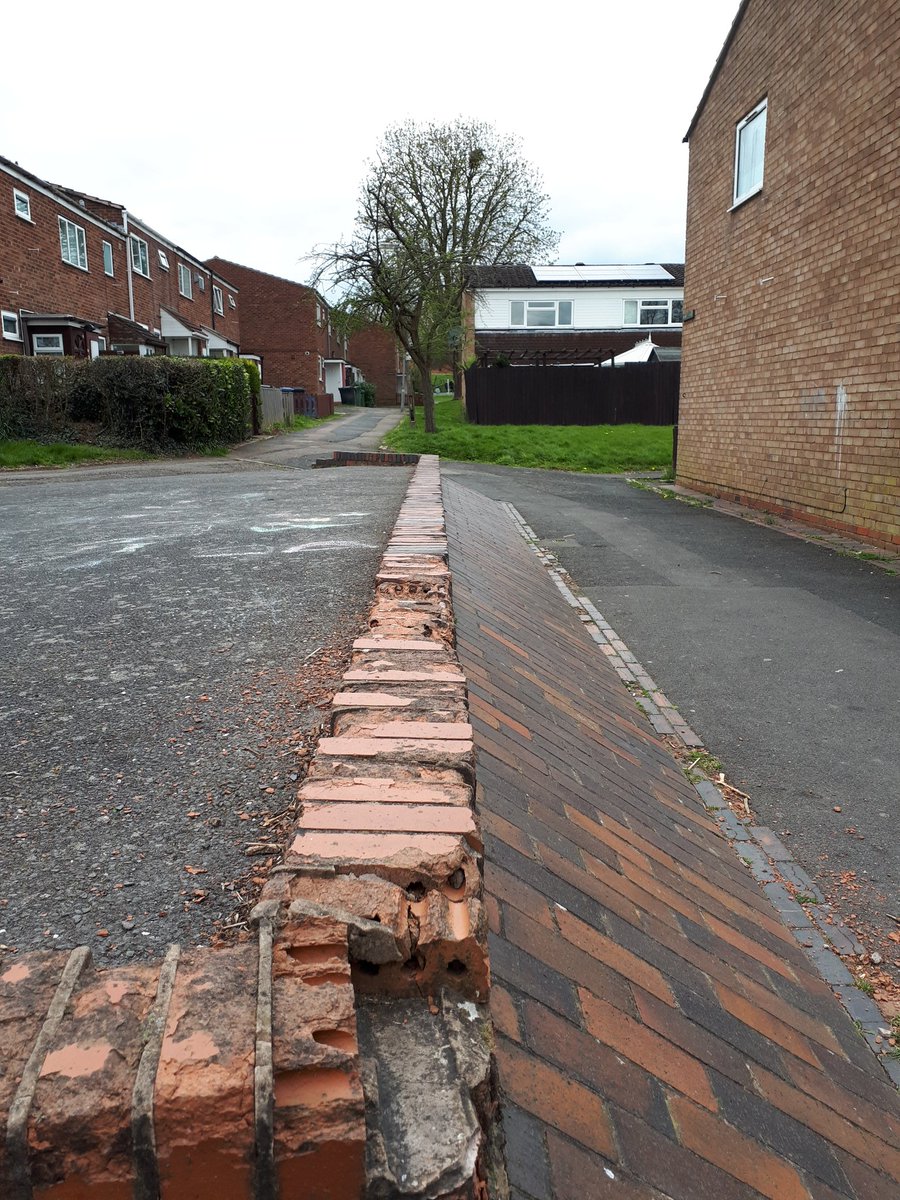 RedditchCops's tweet photo. Pounding the Woodrow streets this afternoon, it's a bit nippy, stay safe and warm #woolyhat #teamglp #becausewecare https://t.co/FA4HWvWLgC
