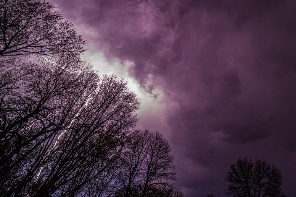 Light Up The Sky - 4/6/21

#Lightning #boom #weather #storm #thunderstorm #clouds #minnesota #nature #sky #spring #naturephotography #rain #night #trees #silhouette #spring #pentax https://t.co/u4n4Rz9BIz