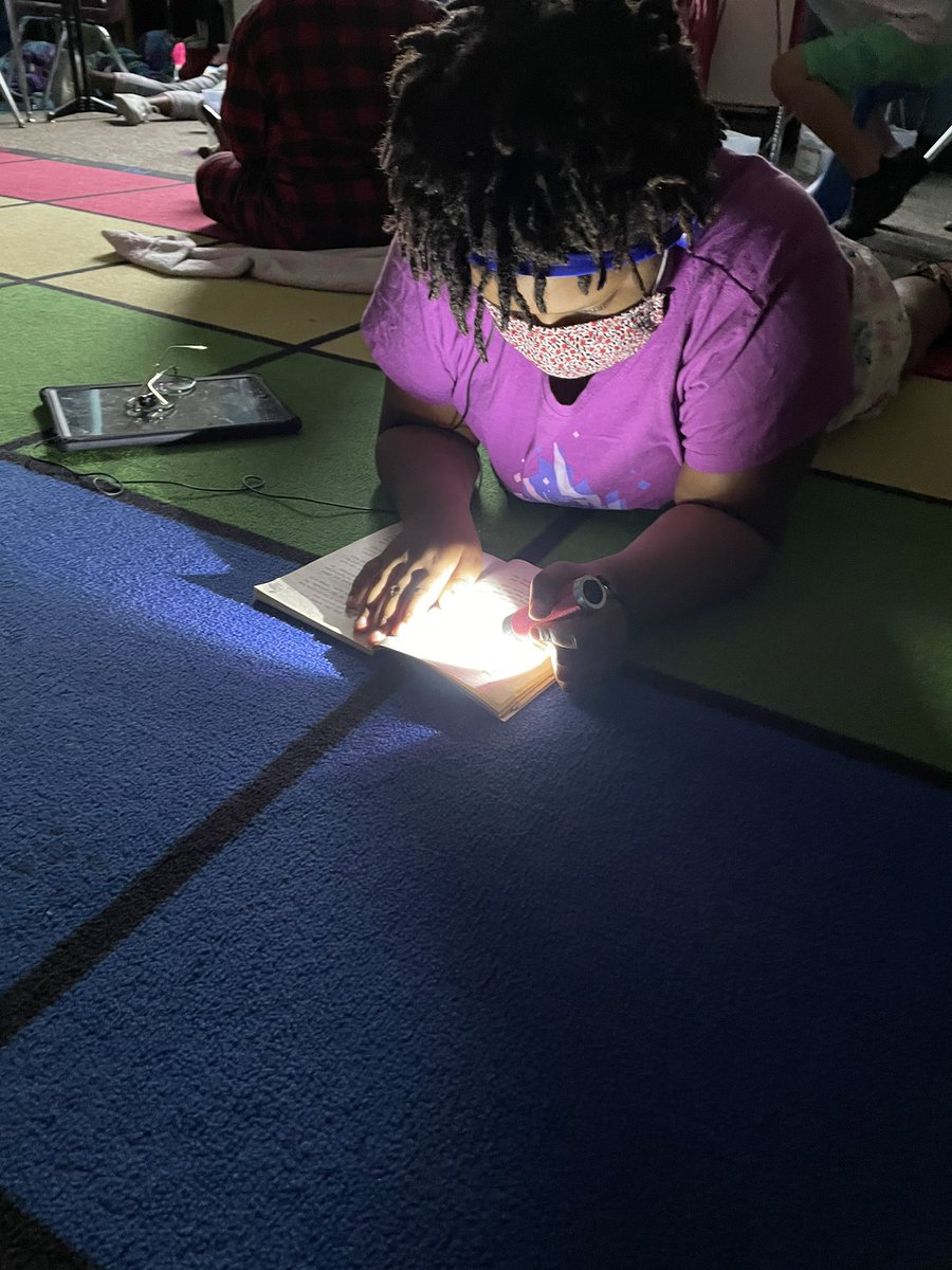 Flashlight reading on this rainy Thursday morning!!! <a href="/Benton_STEM/">Benton Elementary</a> #cpsbest #BentonBold