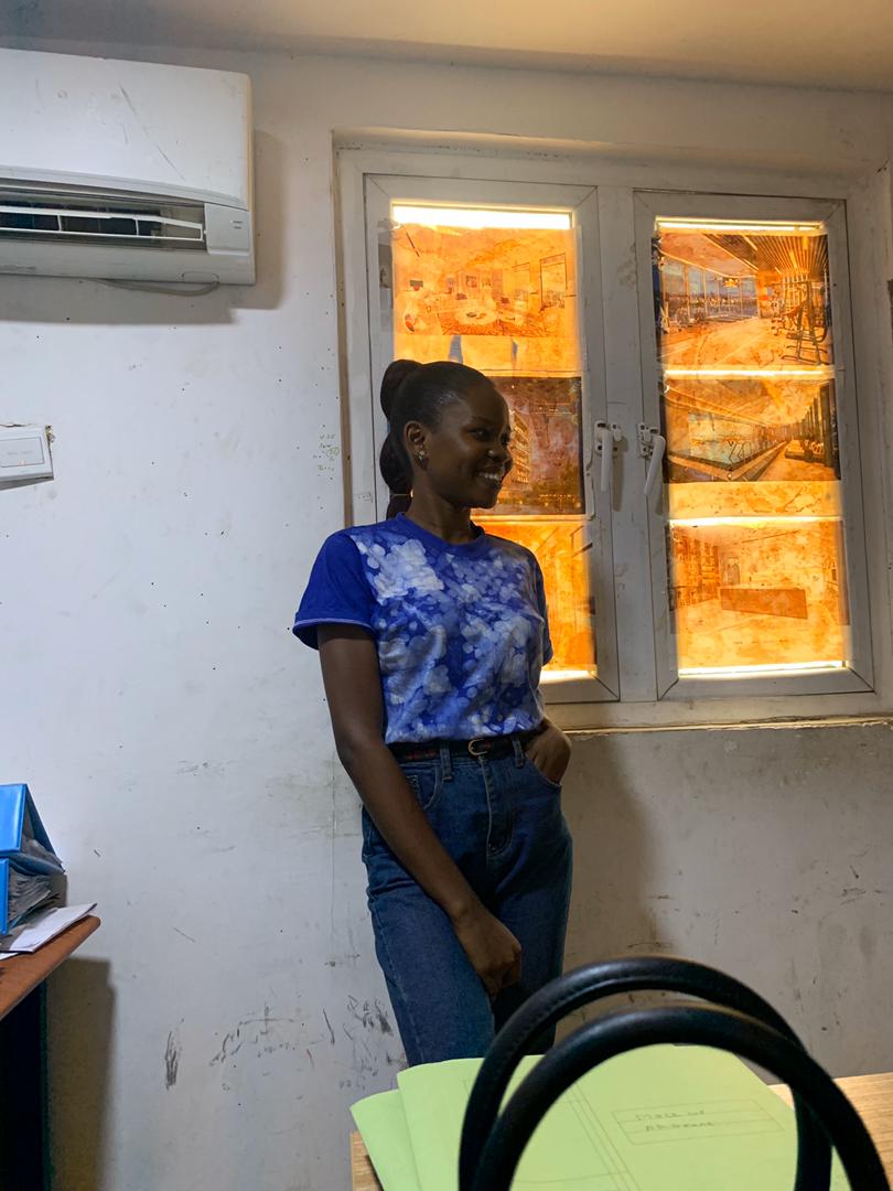 Deborahoyetunj1's tweet photo. Aside t-shirt has never looked this beautiful!! π₯° #under5ktee #adire #debsanCollection https://t.co/zqCWfTG3yc