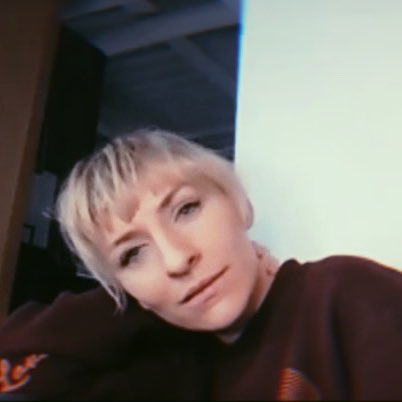 fia_boginya's tweet image. questionable screenshots of mickey in lena’s podcast ♥️🥰 #mickeysumner #lenahall #brakenight #snowpiercer