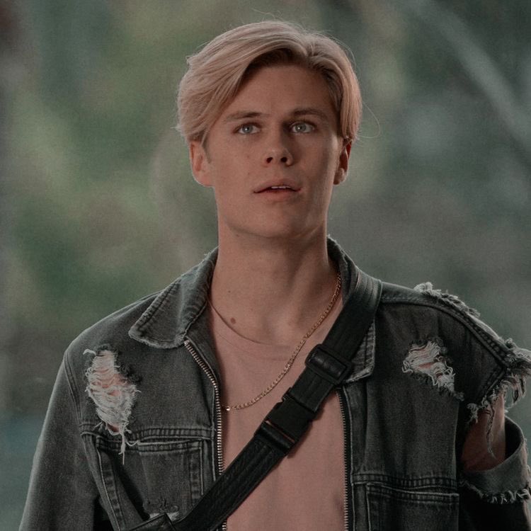 jatplovesyou's tweet image. good morning beautiful people!! i hope you all have a marvelous day today🥺🐣 you all deserve the world&amp;lt;3 alex is so proud of you and he loves you so much !! 💞💞