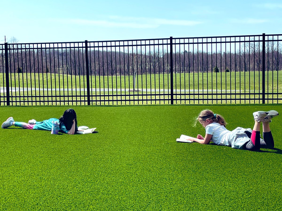 AHuzela's tweet photo. A good book + sunshine ☀️📚 https://t.co/jhLseVhccJ