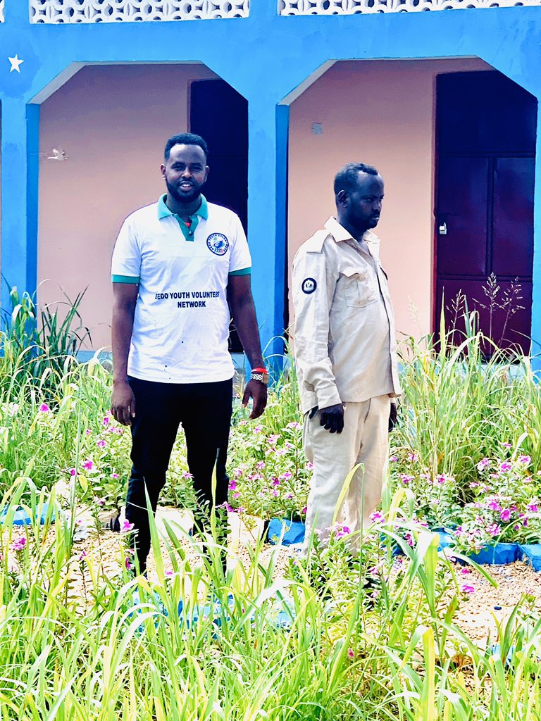 GedoYouth's tweet photo. After 6 months, Dolow district police station is very green and beautiful.
Through volunteerism, we can make Somalia, especially our public buildings very beautiful.
@GedoGovernor @JustAwHirsi @bakaalkooke @OsmanDubbe @DolowDC 
#Wadajir_Iyo_Waxqabad
#CVE https://t.co/ukYOnStKMn