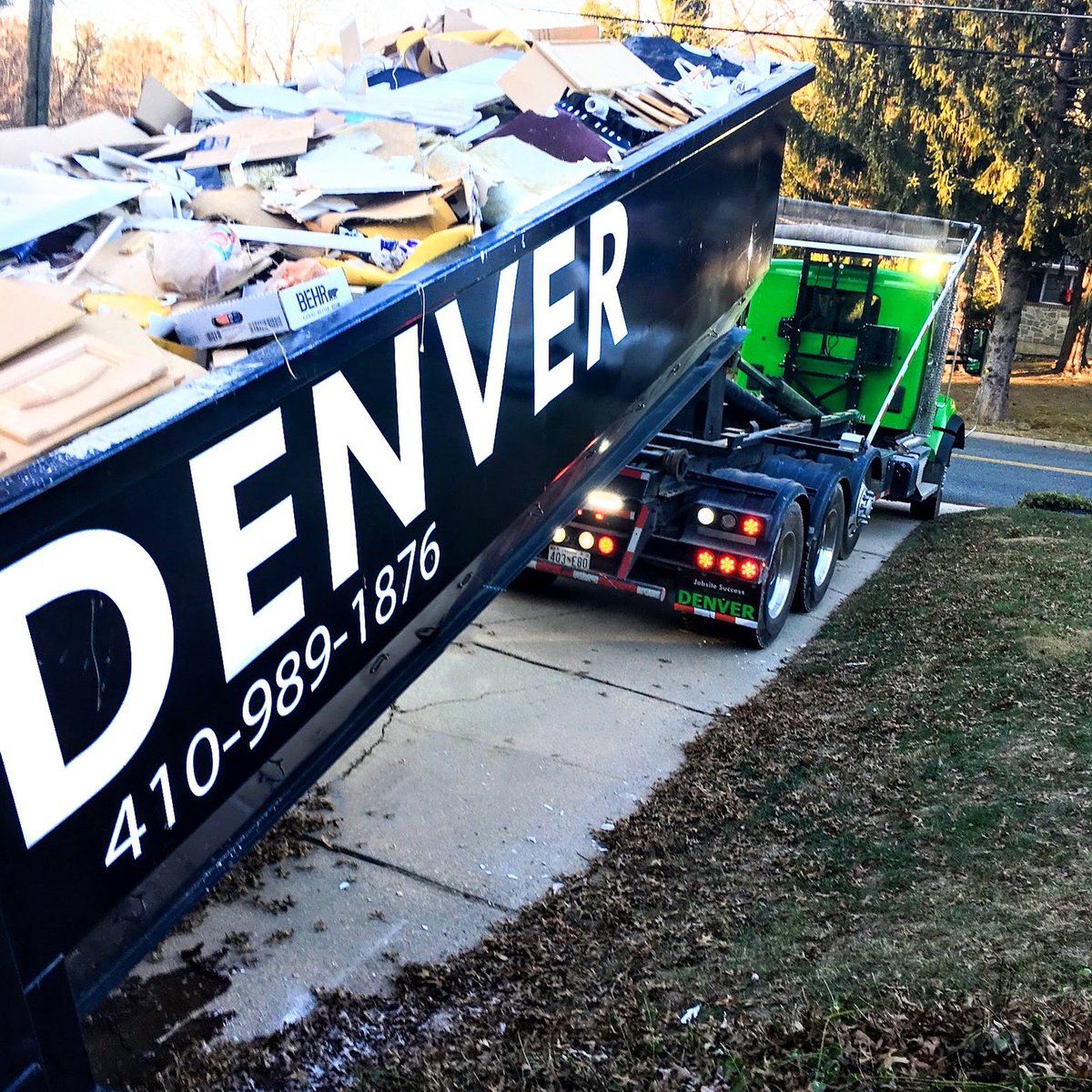 JobsiteSuccess's tweet photo. Spring cleaning!
#dumpsters #rolloff #rollofftruck #construction #jobsite #constructiondebris #kenworth https://t.co/luhyv7YF4i