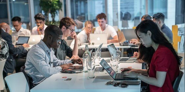 ✅ « Il faut équiper les talents africains des compétences clés du 21ème siècle pour la 4e révolution industrielle »
📢Interview croisée avec Laura Kakon d'Honoris United Universities et Boris Paillard, PDG de Le Wagon
#formation #tech #4IR #Afrique 
👉 buff.ly/3uCnCgH