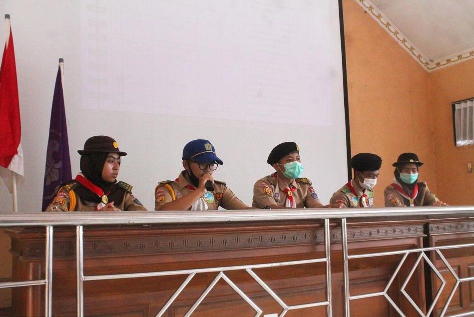 PrabaRasa's tweet photo. [ Sabtu, 9 Jan 2021 ]
Musyawarah Pendegak ini merupakan forum tertinggi Pramuka Pendegak di bawah bimbingan Pembina Penegak, ditujukan sebagai alat penyalur aspirasi tentang arah kegiatan dan pengelolaan berbagai aspek kehidupan ambalan ke depan yang dilaksanakan setahun sekali https://t.co/lBR3ODakAU