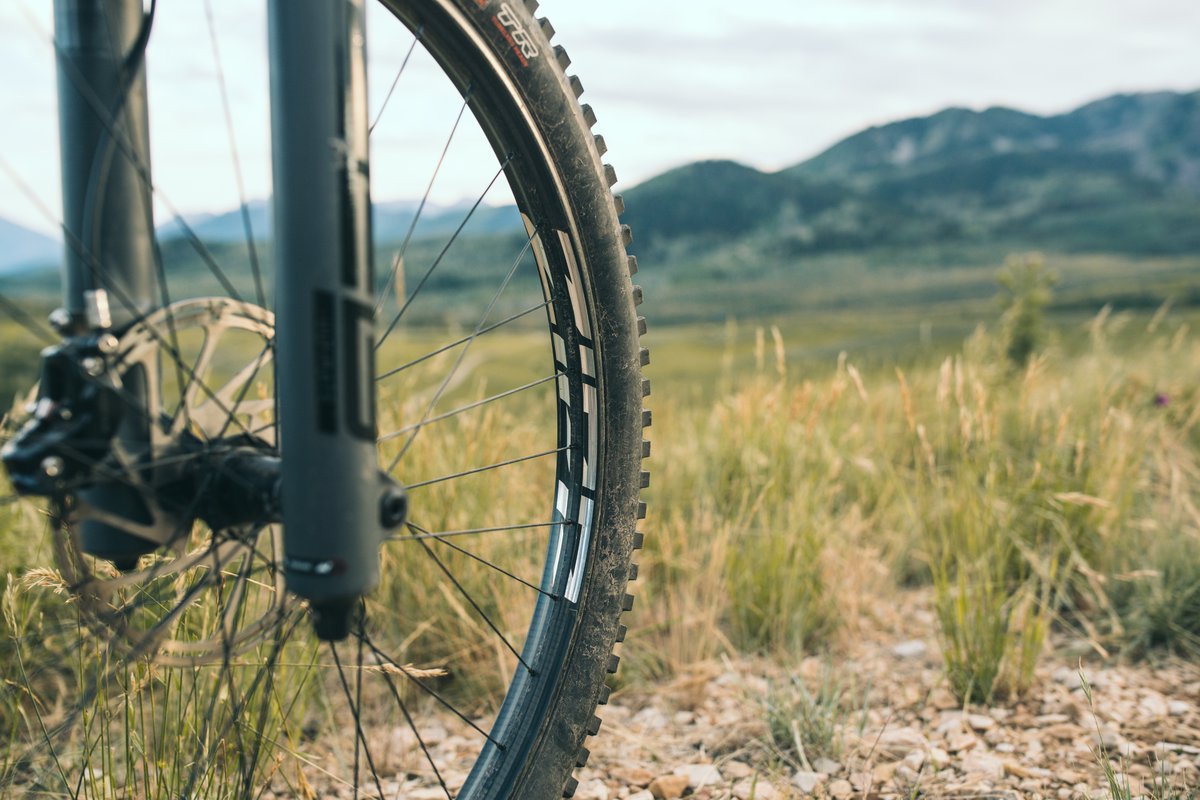 ZippSpeed's tweet photo. Zipp’s new ZM2 hubset is now at the center of our 3ZERO MOTO enduro/trail wheelset. The hub’s improved seal design means better durability on rough terrain.
Control + Durability = Speed.
https://t.co/JHDYbCa8yY
#3ZEROMOTO
#ZippSpeed
#MakingYouFaster
📷 @jackeberg https://t.co/k4YZBrcigk