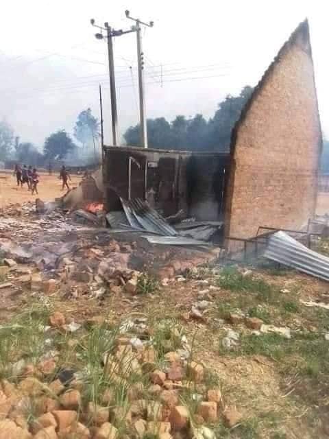 EXCLUSIVE: Nigerian Military Invade Benue Community, Kill Over 30 Villagers, Set Ablaze Monarch Palace, 200 Houses | Sahara Reporters
The operation, which involved deployment of military helicopters using missile launchers...
<a href="/HQNigerianArmy/">Nigerian Army</a>
READ MORE: bit.ly/2R8KgyT