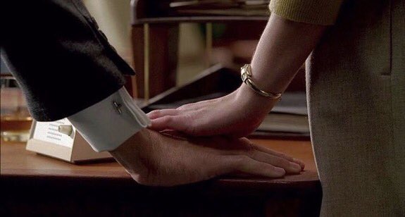 🕊...🤍...🕊..

اصافحكِ ..
على .... .. خجــــل
..
وحينما ..
أعـــود...  لبيتــــي
اكتب ..
بأصابعكِ قصائدي🤍..🧡