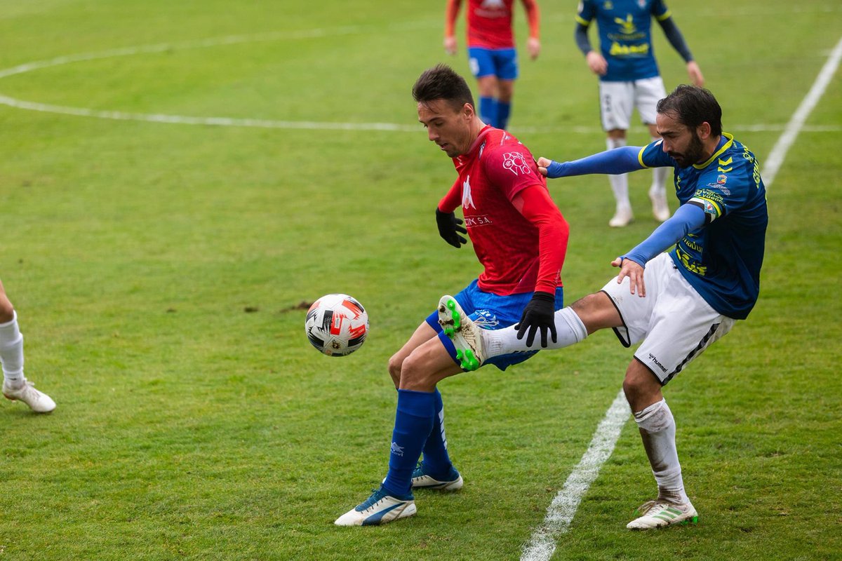 CPVillarrobledo's tweet photo. 😊 Hoy es el cumpleaños de muestro jugador Diego Buitrago (@diego_bui) 🥳

😃 ¡Felices 2️⃣8️⃣, Diego! Disfruta al máximo de tu día. 

❤️💙 #SomosCP https://t.co/QpMzp7cCnd