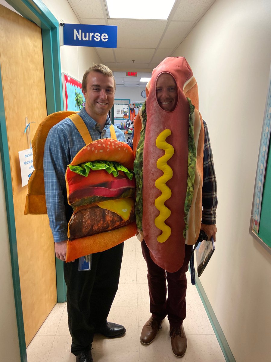 CCPS_MESMustang's tweet photo. Happy National Assistant Principals Week, Mr. Courtney! We appreciate your leadership, guidance, and friendship. Thank you for all that you do every day for our school community! @MAESP @NAESP @CCPSk12 #TeamMightyMustangs #WeLoveMES #MightyMustangStrong https://t.co/D3wFVrvQRc