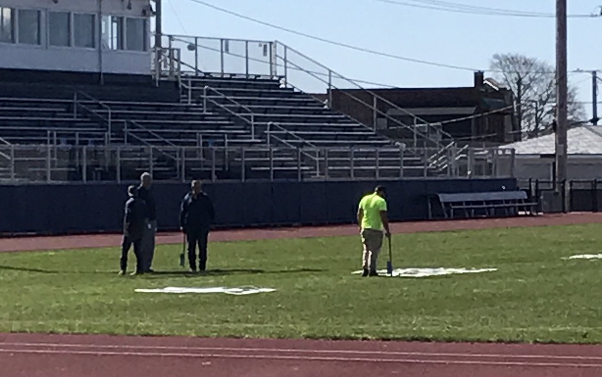 whs_bulldog's tweet photo. Game day prep!  Let’s go Bulldogs!  #begreat ⁦@WPSBulldogs⁩ ⁦@CoachDunbar_⁩ https://t.co/vBbvj4XRhk