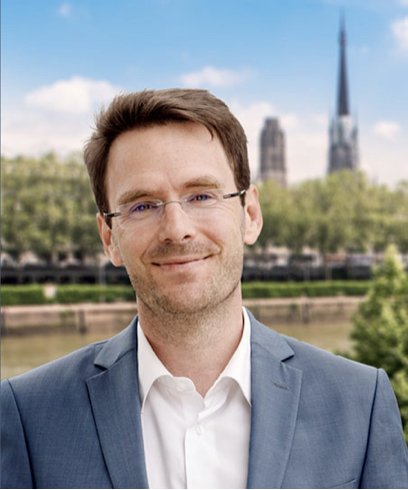 DaimlerBusesFR's tweet image. Nicolas Mayer-Rossignol, Président de la Métropole Rouen Normandie, a commandé 10 eCitaro. &quot;Nous connaissions bien les Citaro, nous les utilisons de longue date sur notre réseau. Maintenant, on passe au 100 % électrique ! &quot; #eCitaro #MercedesBenz #ParoleDeClient @MetropoleRouenN