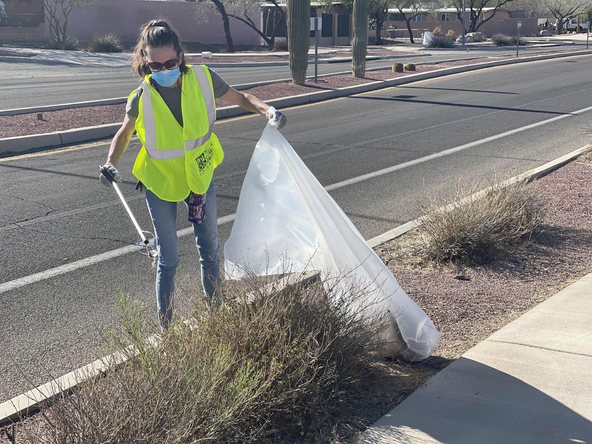Tucson_DTM's tweet photo. Last week, City Staff went out to clean 12th Ave from Elvira Rd to Los Reales Rd, as part of Team Up To Clean Up Tucson. They even brought some helpers with them! 

Thank you for doing your part to beautify our community! 🌵

#TeamUpToCleanUpTucson https://t.co/oKUxW9SS2F