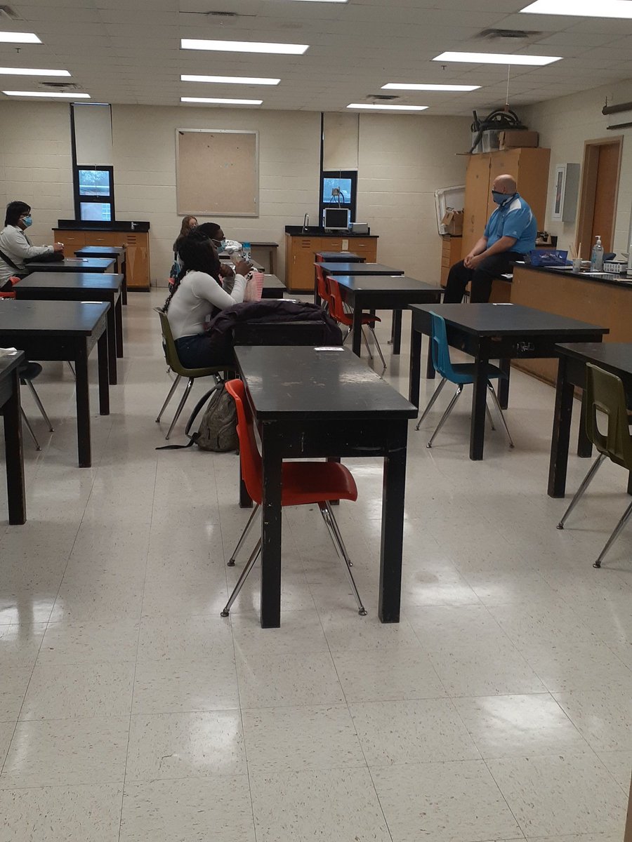 DrFields2020's tweet photo. An example of true leadership. Shout out to Principal @RobFulk for stepping in and covering a class in the FRESHest Academy. #Iroquoisbelieves #TheFreshLife @IHSFreshmanAca1 @TaulToetta https://t.co/73kVwZhllr