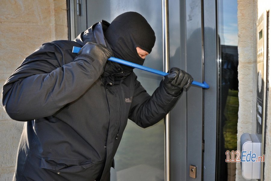 Inbreker aan de Jan Lievensstraat in #Ede na korte achtervolging opgepakt. 112Ede.