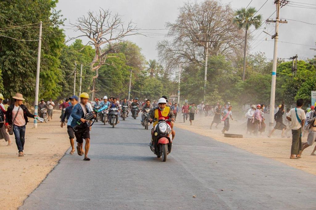 Junta's Gruesome Crackdown on Taze, Shwe Bo
At least 10 civilians were killed by Junta Terrorists. Many people, even paramedics, were injured 
Despite the bloodshed, they were still fighting against dictatorship 

#WhatsHappeningInMyanmar #Apr8Coup