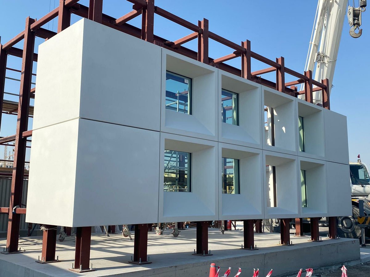 [ 📍 𝐃𝐨𝐡𝐚, 𝐐𝐚𝐭𝐚𝐫] 𝐋𝐮𝐬𝐚𝐢𝐥 𝐏𝐥𝐚𝐳𝐚
Ductal® is the proud supplier of the Lusail Plaza project located in the heart of Lusail new smart city in Qatar.

#Uhpc #highperformanceconcrete #elements #Lowcarbon #design #applications #architecture #concretearchitecture