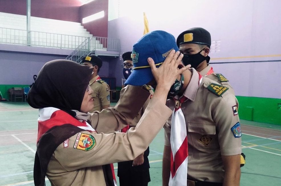 PrabaRasa's tweet photo. [ senin, 8 Feb 2021 ]
Kegiatan Pelantikan Dewan Ambalan, Koordinator Ambalan, dan Koordinator Divisi Ambalan Prabuwangi-Rarasantang Periode 2021-2022. Selamat kepada yang telah dilantik, semoga dapat mengemban amanah dengan sebaik-baiknya. https://t.co/oQ8YoMmCB6