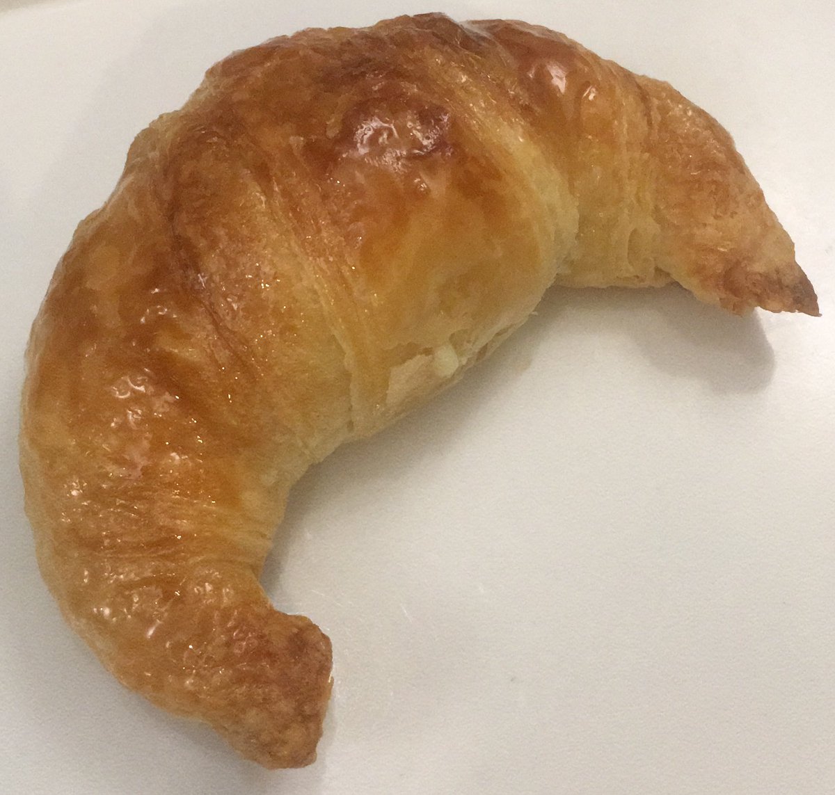 pimiodka's tweet photo. Entre tanta vacuna, nos pusimos a inyectar medialunas con el antídoto, crema pastelera 😏 https://t.co/9pvVLvurGU