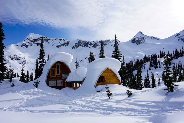 My last winter camping/ski touring trip of the season was to the Wendy Thompson Hut near Pemberton, BC. If you're planning a similar outing, then here's what you need to know.

Out now on the blog:

herwildway.com/2021/04/02/win…

#camping #skiing #backcountry #skitouring #canada