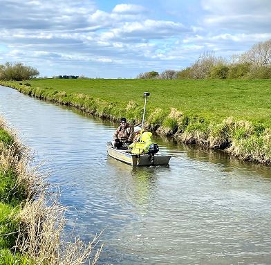We have started surveying on the River Eau in #Lincolnshire between Susworth &amp; Scotton, to assess underwater features such as silt deposits. This will see if any targeted maintenance works are needed to help improve channel capacity &amp; flow #floodaware