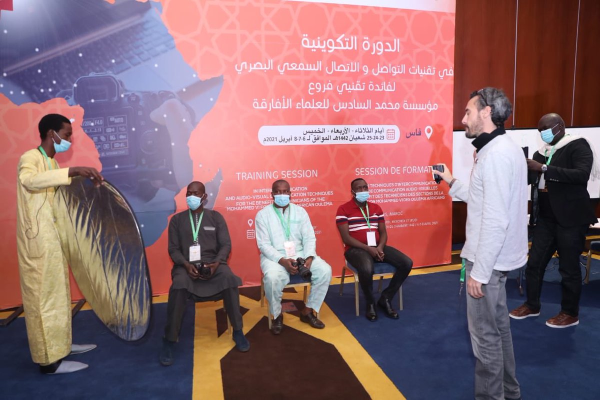 fm6oaorg's tweet photo. اليوم الثالث لـ #الدورة_التكوينية في تقنيات التواصل والاتصال السمعي البصري التي تنظمها #مؤسسة_محمد_السادس_للعلماء_الأفارقة لفائدة تقنيي فروعها بفاس.
The 3rd day of the #training_session in communication techniques and #audiovisual communication organized by the Foundation. https://t.co/Yw066IRngF