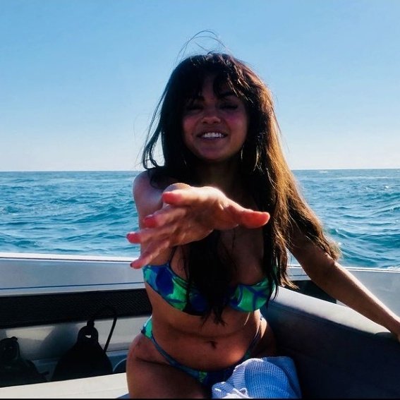 fetishxsel's tweet photo. normalize natural bodies https://t.co/nyZFRRZ1cq