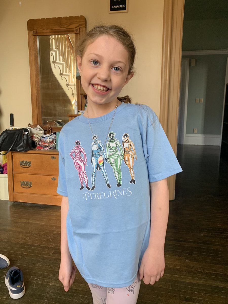 ChrisSanagan's tweet photo. The family that wears Peregrines together, STAYS together. Cute shirts. Cuter kids. ❤️

New @groupof7comics series Peregrines from @JasonLapidus and Yours Truly available to pre-order.

Like the shirts? Available via @TeePublic.

Order comics and tees 👉🏻 LINK IN BIO https://t.co/5aSgw8sFUp