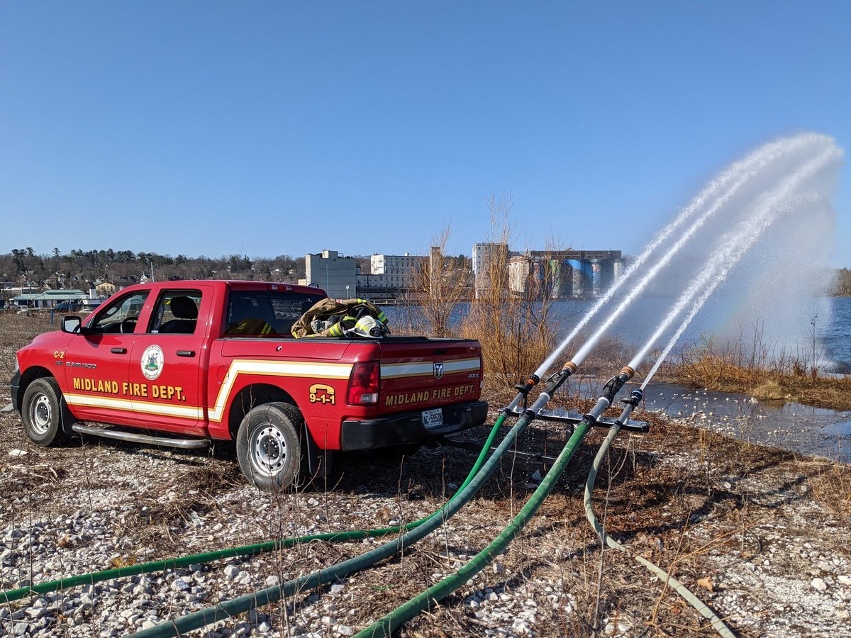 GordRoesch's tweet image. Midland Fire 'D' Shift practicing their NFPA1002 pumping skills on Midland's beautiful waterfront today.  @ChiefRyanMFDPFD @MidlandON @MidlandVFFA @Mpffa1581 
#firetruck #NFPA1002 #everydayisatrainingday #MFD #lovethiscareer