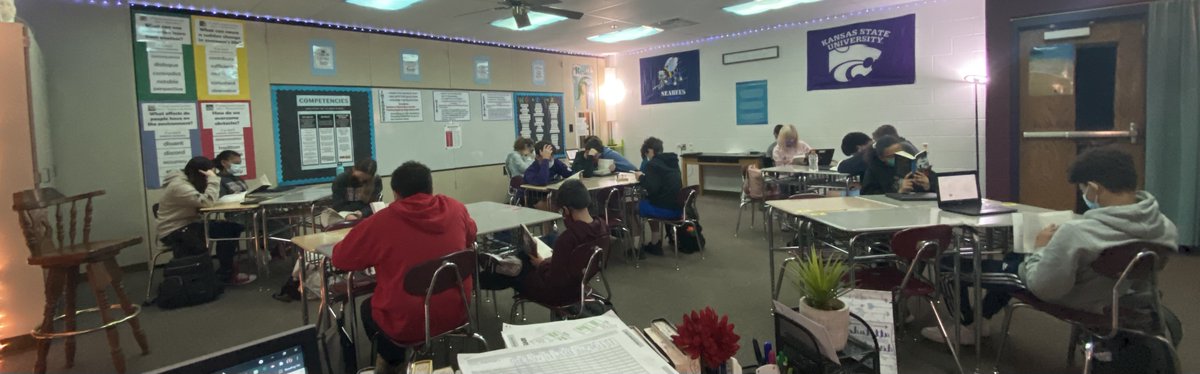 MrsByarlay's tweet image. Leave it to @AlanGratz to create a work that my students are completely engrossed in. #Refugee #ReadingClass #Why305 @LMS_Mustangs