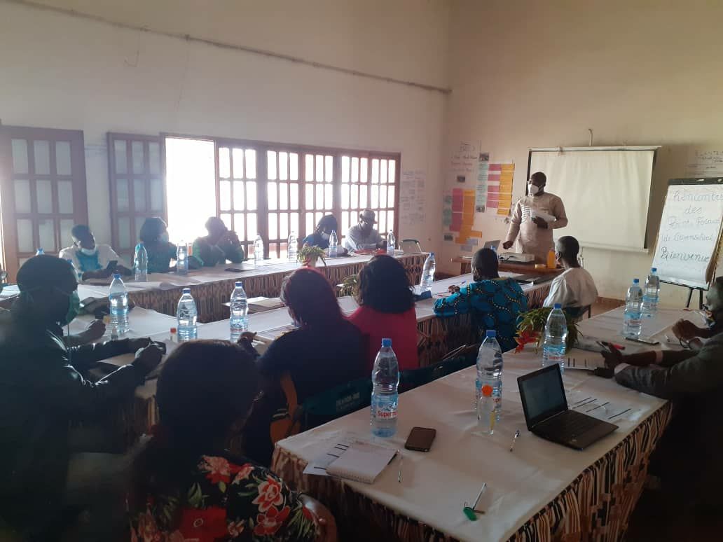 zenunetwork's tweet photo. Rencontre trimestrielle des points focaux CitizenSchool à Bafoussam. Les travaux ont débuté ce matin au siège de Zenü Network.
#ZenuNetwork
#CitizenSchool
@Aflatoun @zenunetwork @UEauCameroun @UN_Cameroon @CvucUccc @aurelienxavier @lobbipad @Blondellesiani2 https://t.co/ORTyGu3PM0