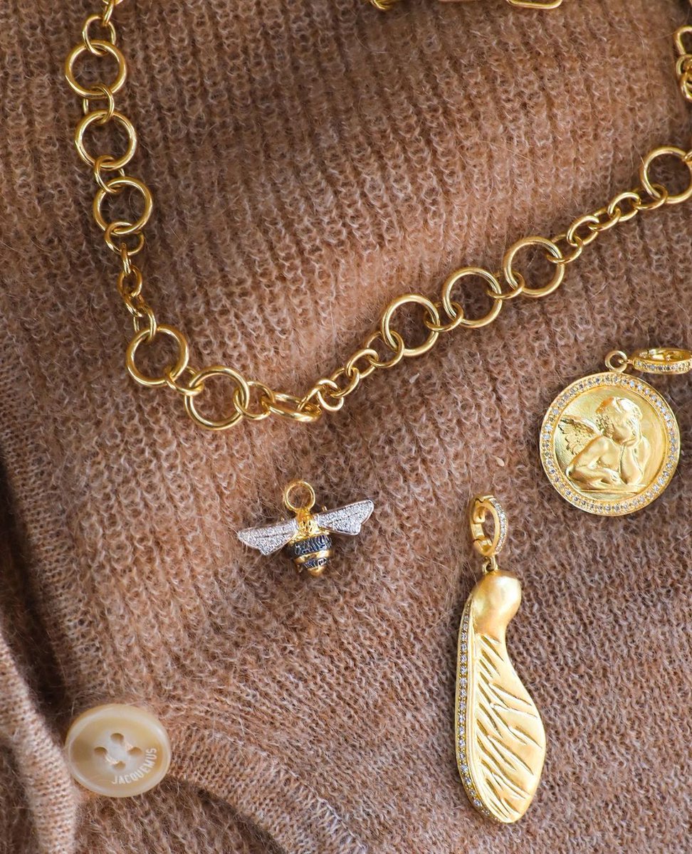 There's nothing more perfect than nature. Being able to replicate it perfectly in gold and stones, and then keep forever — there's something rather magical about that. 
Shop now: bit.ly/3mwbXxt

#sloanesquare #yellowgold #diamonds #diamond #spring #springstyle #neckmess