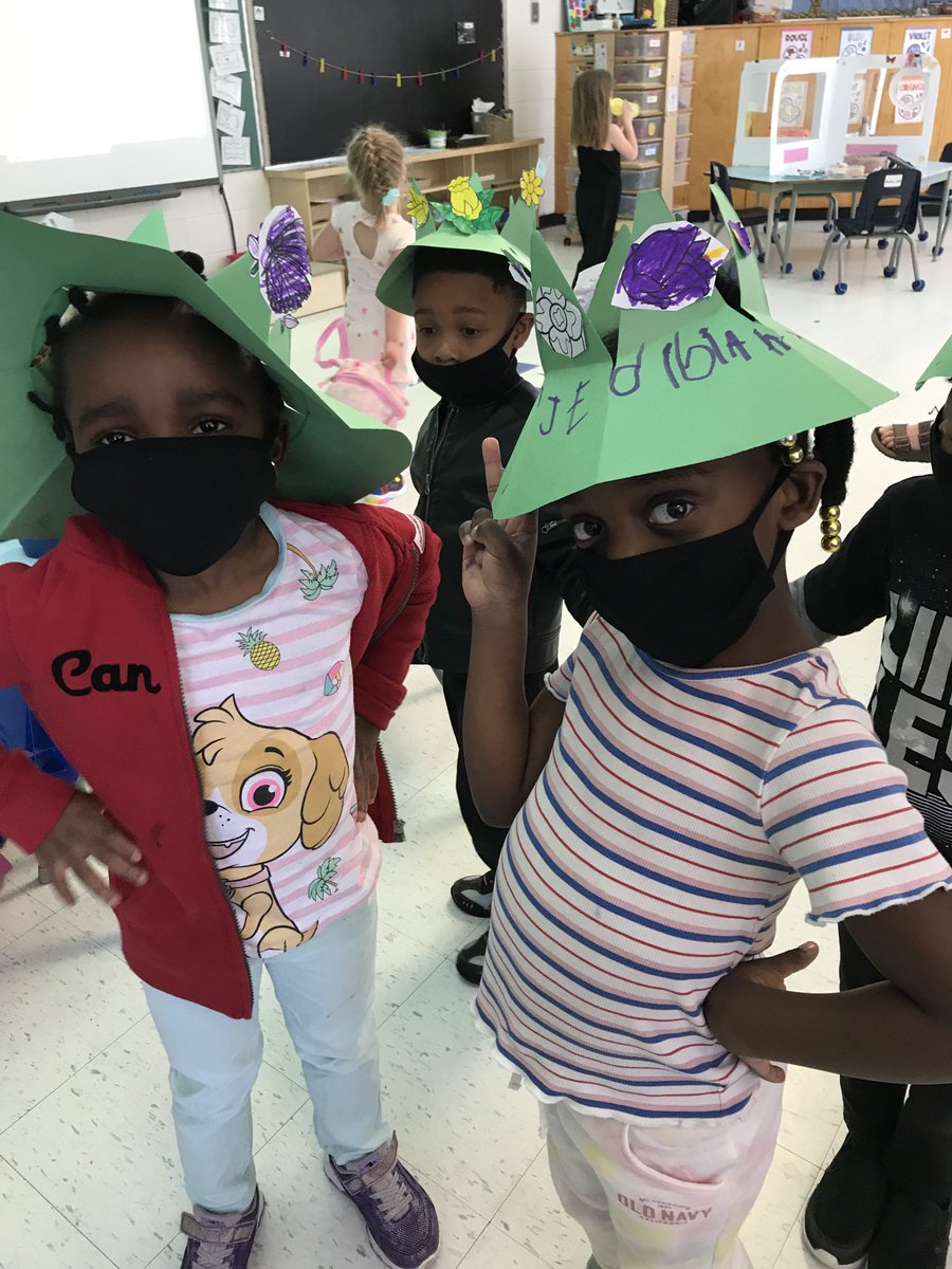 JenniferBachhub's tweet photo. We made spring bonnets! With flowers and pollinator ⁦@MmeFerguson⁩ ⁦@FJMcDonaldOCSB⁩ https://t.co/VzTHVh28BU